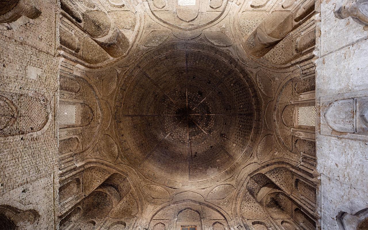 Nizamülmülk'ün Ulu Camii'ye armağan ettiği 'Taş Kubbe'