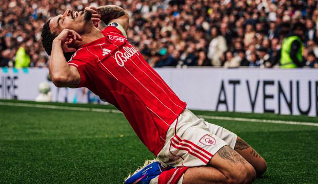 13 ma&ccedil;lık hasret! Nottingham, Tottenham'ı ateşe attı