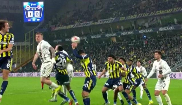 Gaziantep FK'nin kazandığı penaltı pozisyonu (Görüntü beIN SPORTS'tan alınmıştır)