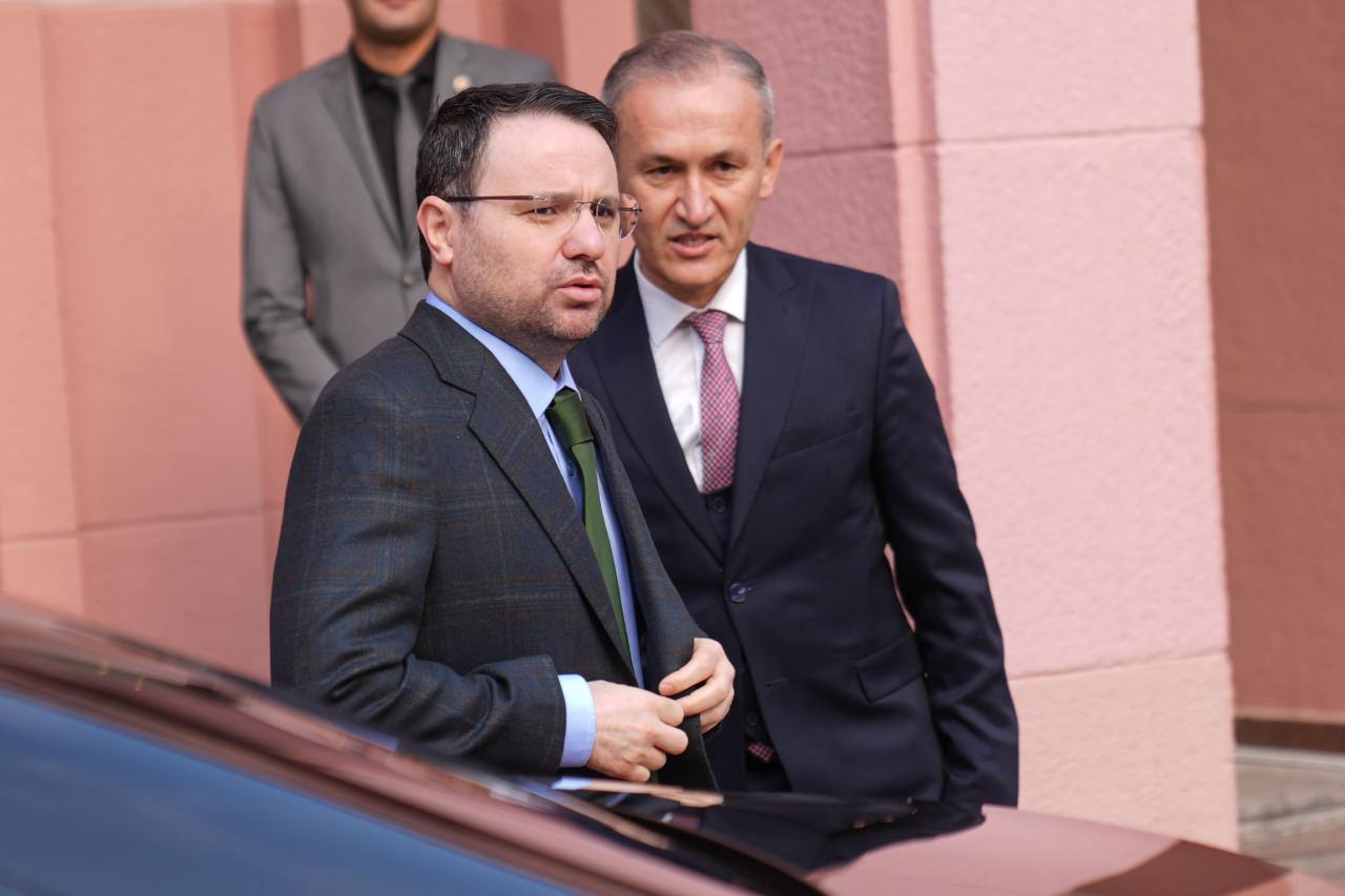 Adalet Bakanı Akın Gürlek, Adalet Bakanlığı önünde basın mensuplarının sorularını yanıtladı, 18 Mart 2026