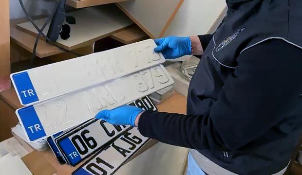 Sahte plaka basıp, satan ş&uuml;phelilere operasyon; 4 tutuklama