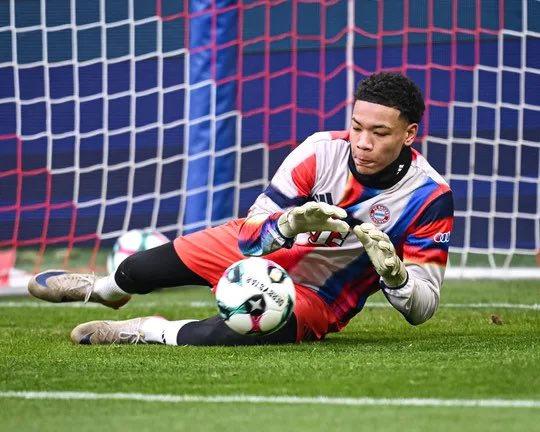 Mücadelede forma giymesi beklenen Leonard Prescott