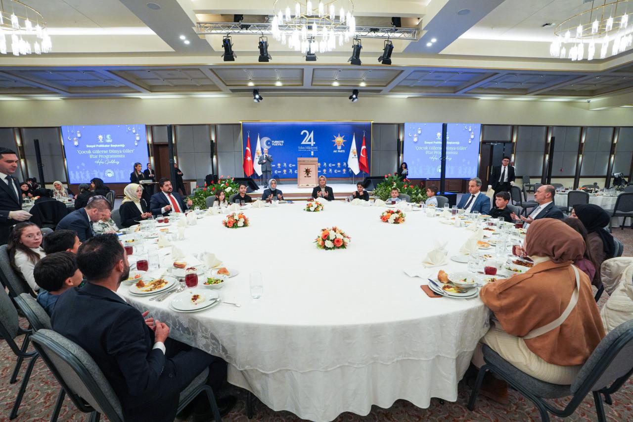 İftar programında aileler ile bir araya gelindi.