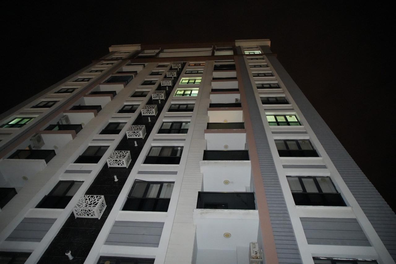 Kübra Yılmaz'ın (32) düştüğü iddia edilen bina.