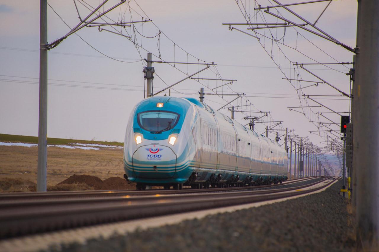 Bayramda bilet bulamayanlara müjde: Tren seferlerine 9 bin kişilik dev takviye
