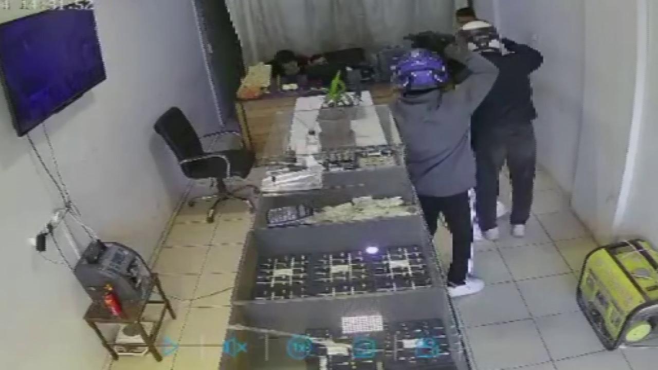 22 milyon liralık vurgun kameraya yansıdı. 