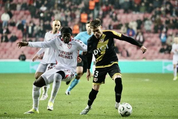 Samsunspor - Rayo Vallecano. İlk maçtan bir kare