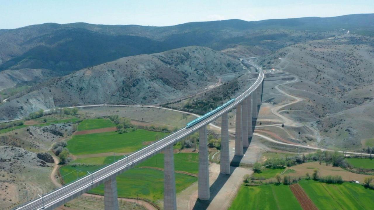 Bayramda bilet bulamayanlara müjde: Tren seferlerine 9 bin kişilik dev takviye