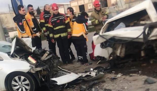 Bandırma'da 4 ara&ccedil;lı zincirleme kaza: 1 &ouml;l&uuml;, 1 yaralı