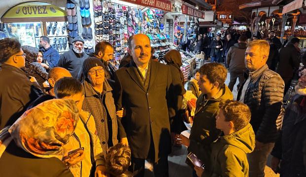 Başkan Altay Ramazanın son teravih namazı sonrası esnafla ve vatandaşla buluştu