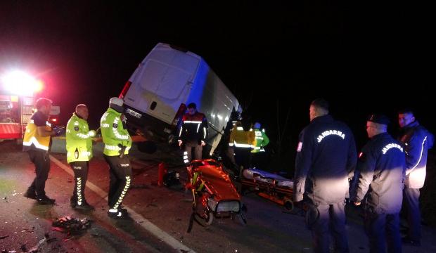 Edirne'de feci kaza: 2 &ouml;l&uuml;, 1 yaralı!