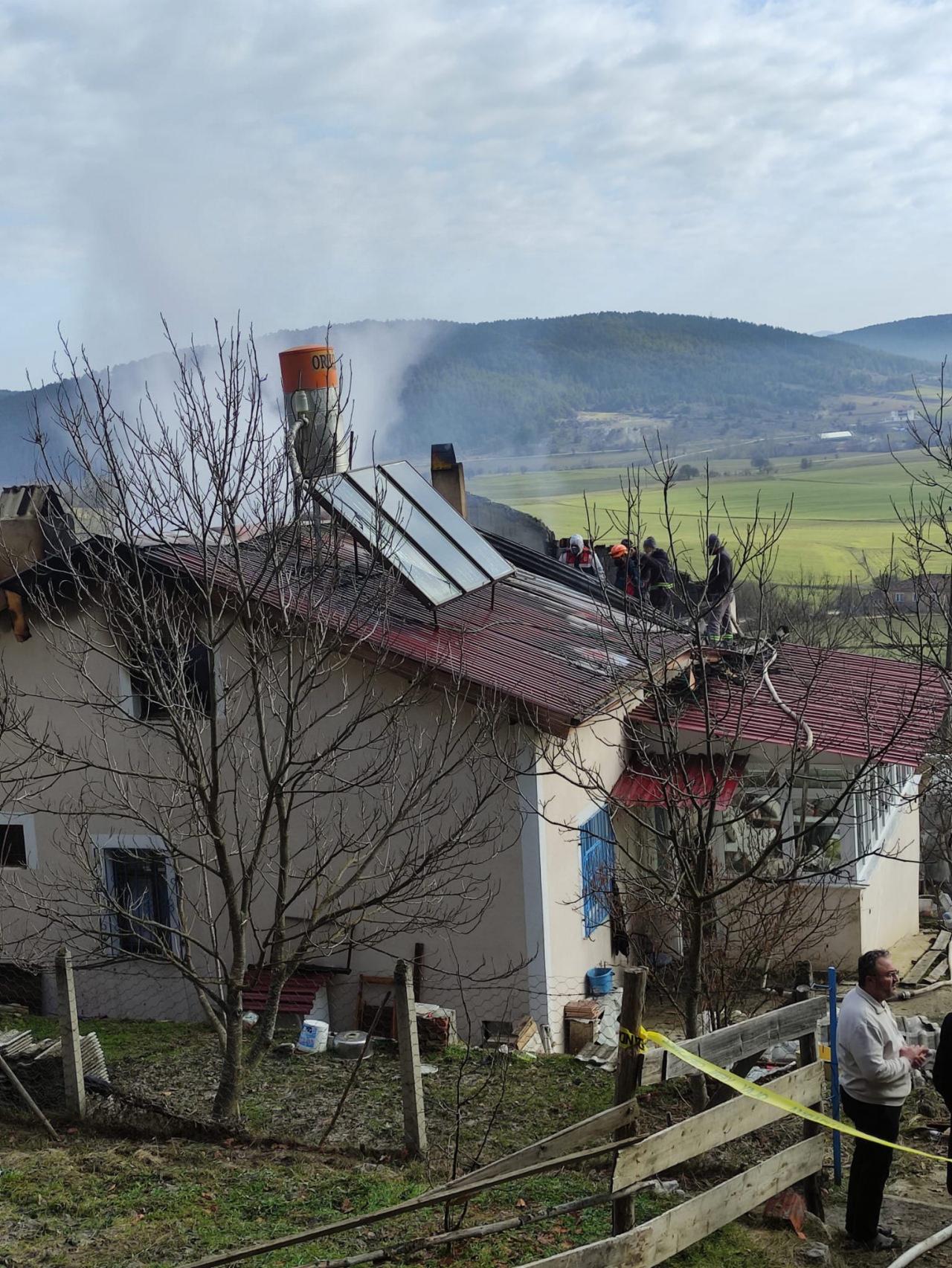 Olay yerine çok sayıda ekip sevk edildi. 