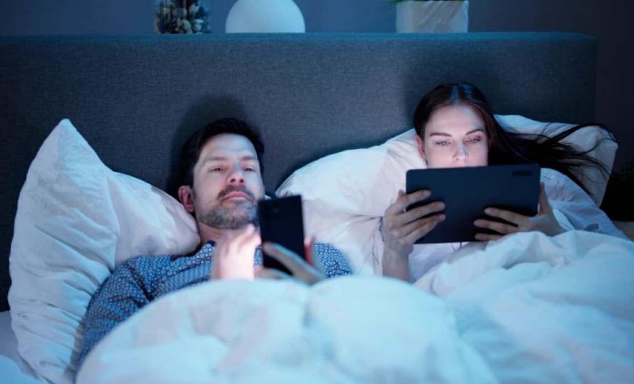 Ekran ışığından sızan sessiz tehlike: Mavi ışık hem uykumuzu hem de g&ouml;z sağlığımızı etkiliyor