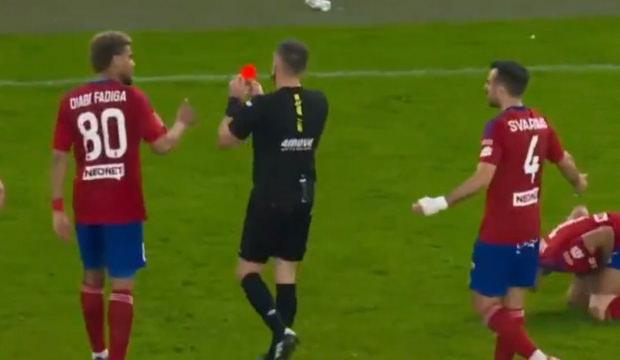 Galatasaray'ın eski yıldızı &ouml;fkesine yenik d&uuml;şt&uuml;! 90'da oyuna girip &ccedil;ılgına d&ouml;nd&uuml;