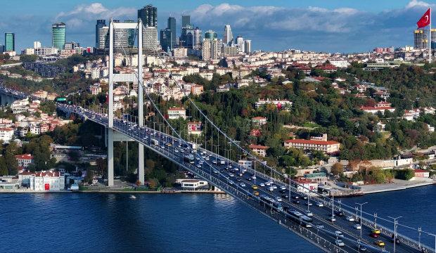 S&uuml;r&uuml;c&uuml;lere bayram m&uuml;jdesi: K&ouml;pr&uuml; ve otoyollar &uuml;cretsiz olacak! Karar Resmi Gazete'de