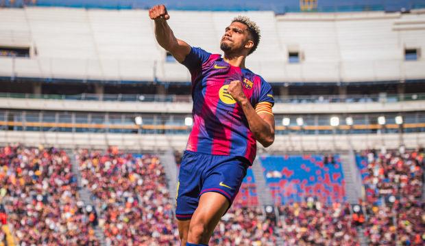 Lider Barcelona fişi ilk yarıda &ccedil;ekti