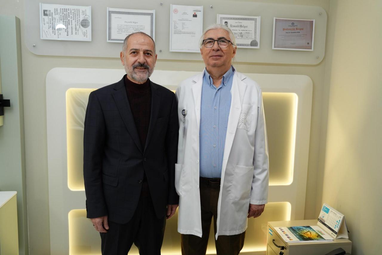 Ekrem Sevinç ve Medipol Acıbadem Bölge Hastanesi Genel Cerrahi ve Gastroenteroloji Cerrahi Uzmanı Prof. Dr. Cemalettin Aydın