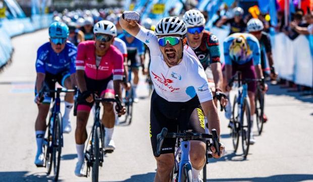 Şehrinin gururu oldu! 13 &uuml;lkeden 135 kişiyle yarıştı: 3 madalya kazandı