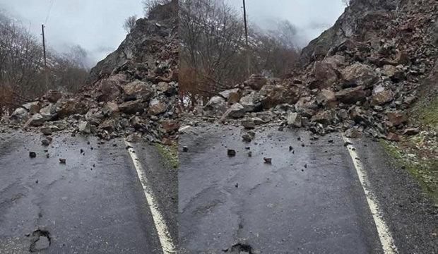 Şırnak&rsquo;ta kaya d&uuml;şmesi nedeniyle k&ouml;y yolu ulaşıma kapandı