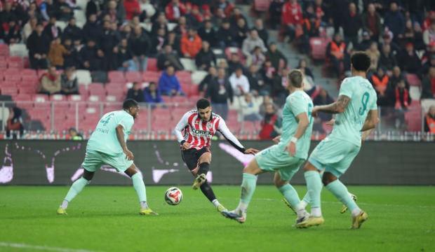 Sonuncudan &ccedil;ok gol yediler! S&uuml;per Lig'in en k&ouml;t&uuml; averajlı takımı belli oldu
