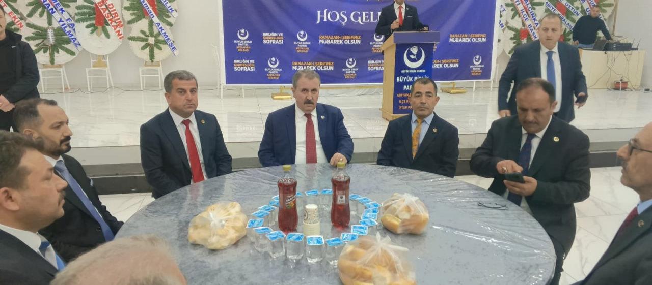 ‘Birliğin Kardeşliğin Sofrasında Buluşuyoruz' temalı iftar programından bir görüntü