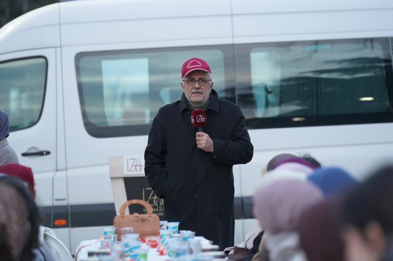 İZÜ Rektörü Prof. Dr. Ahmet Cevat Acar