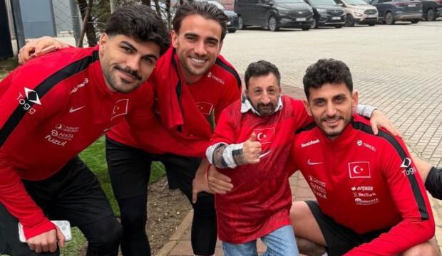 Milli Takım'a s&uuml;rpriz ziyaret! Sosyal medyada g&uuml;ndem oldu