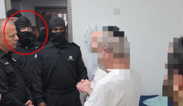 İsrailli Bakan kılık değiştirip baskın yaptı! Filistinli mahkumlar i&ccedil;in yeni talimat