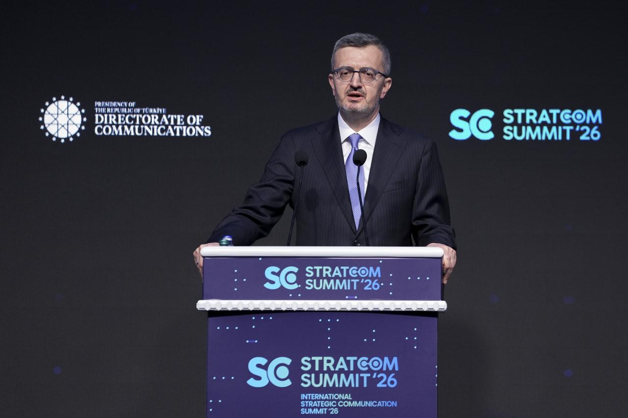 Cumhurbaşkanlığı İletişim Başkanı Burhanettin Duran, Cumhurbaşkanlığı İletişim Başkanlığı tarafından 'Uluslararası Sistemde Kopuş: Krizler, Anlatılar ve Düzen Arayışı' temasıyla bu yıl beşincisi düzenlenen Uluslararası Stratejik İletişim Zirvesi 2026 (Stratcom Summit 2026) programına katılarak konuşma yaptı.