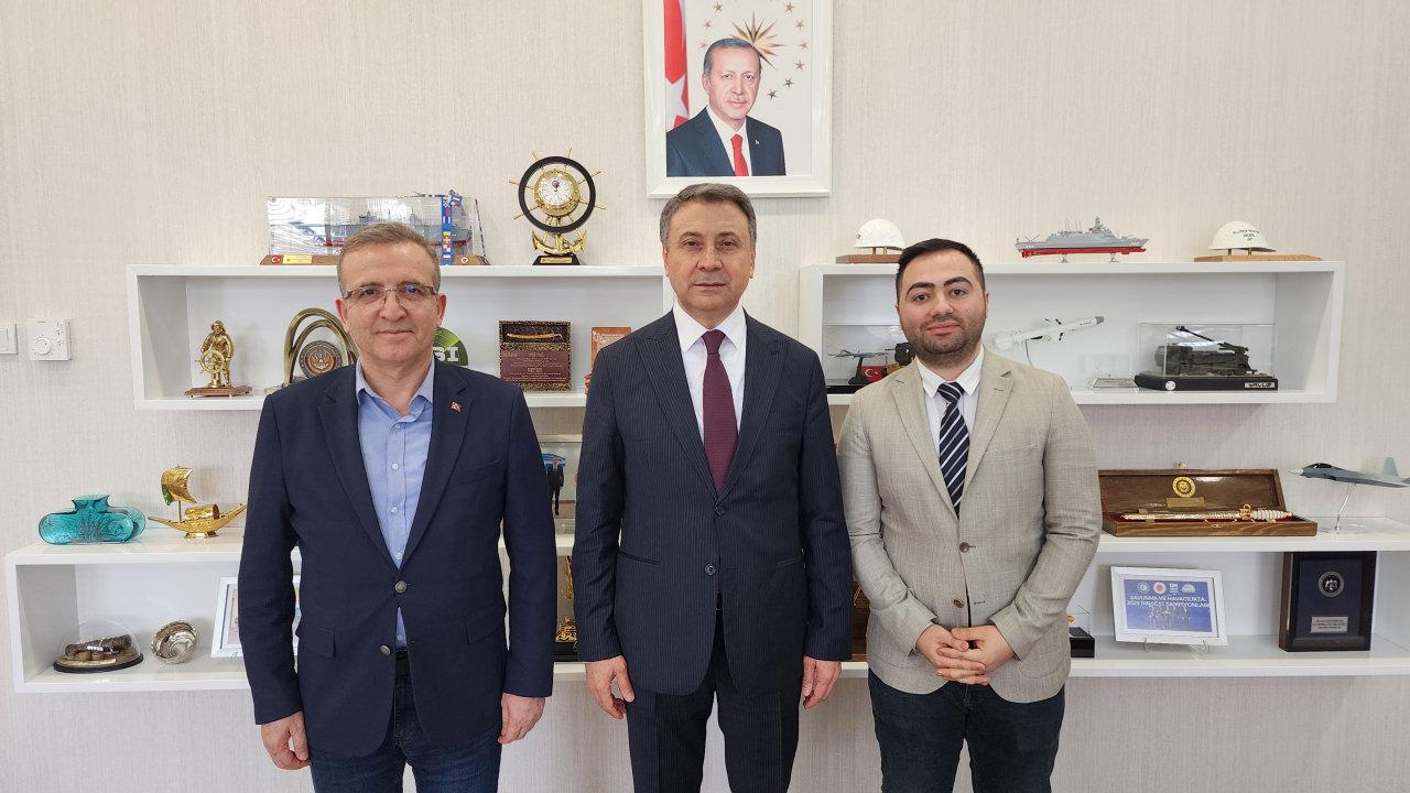 ASFAT Genel Müdürü Prof. Dr. Mustafa İlbaş (orta), Haber7 Güvenlik Analisti Dr. Eray Güçlüer (sol), Haber7 muhabiri Yavuz Selvi (sağ)