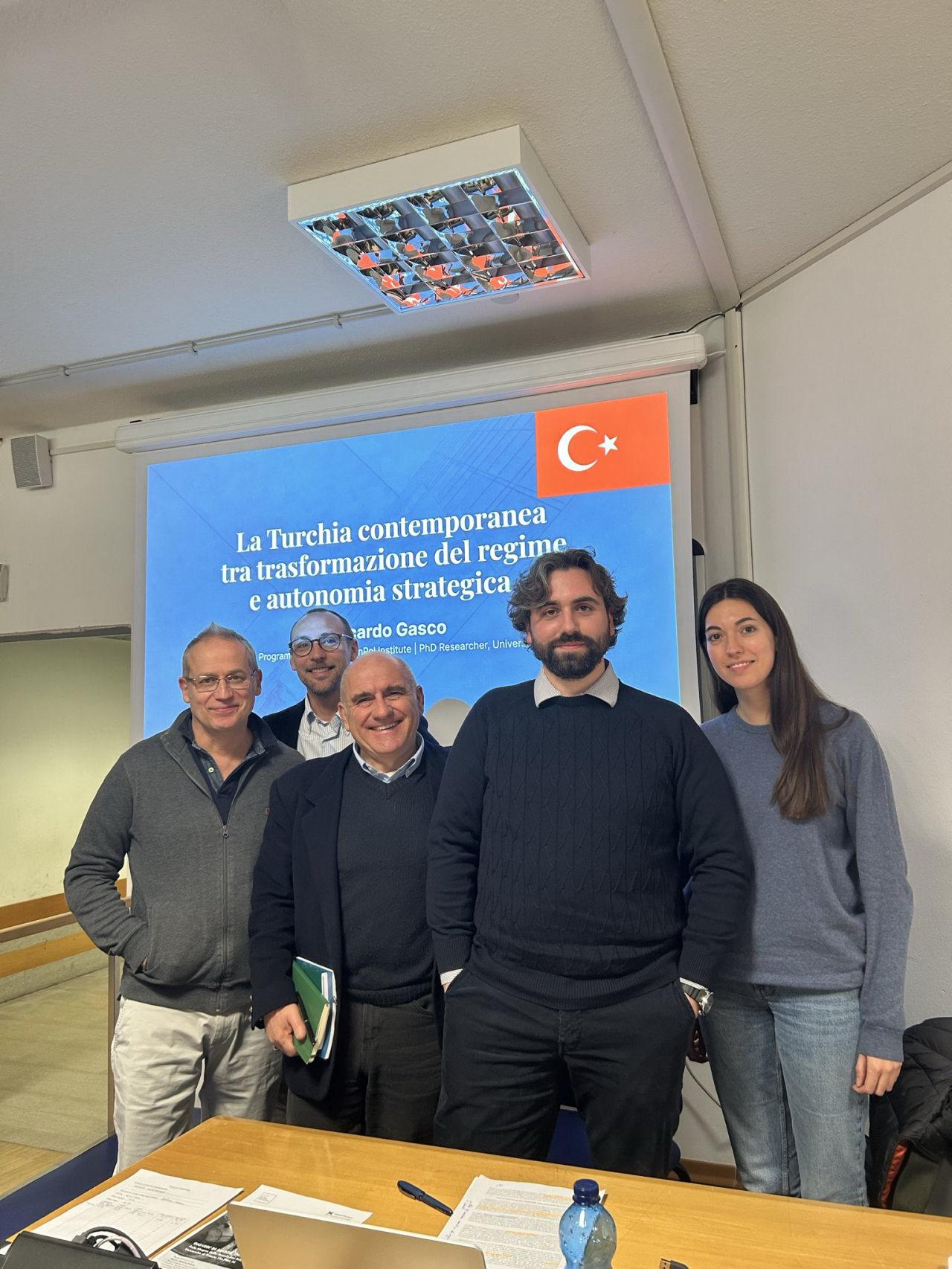 Riccardo Gasto, Trieste Üniversitesi'nde konuk olarak katıldığı bir derste.