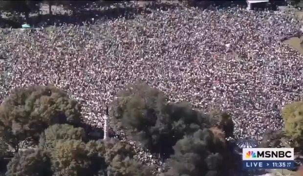 ABD halkı sokaklara d&ouml;k&uuml;ld&uuml;! "Krallara hayır" isyanı: Trump'a karşı tarihi protesto