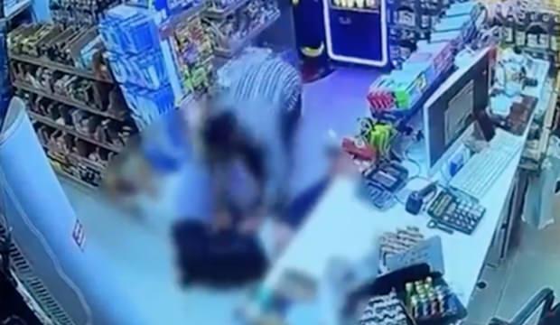 Antalya&rsquo;da markette m&uuml;şterisini &ouml;ld&uuml;rm&uuml;şt&uuml;: G&ouml;r&uuml;nt&uuml;ler ortaya &ccedil;ıktı
