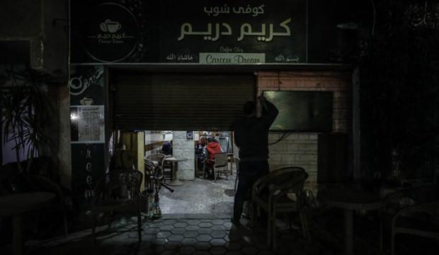 Mısır h&uuml;k&uuml;metinden yeni tasarruf uygulamaları! Sokaklar karanlığa g&ouml;m&uuml;ld&uuml;