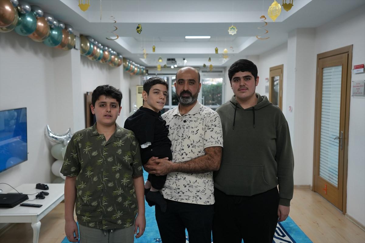  Emrullah Akın ve ailesi