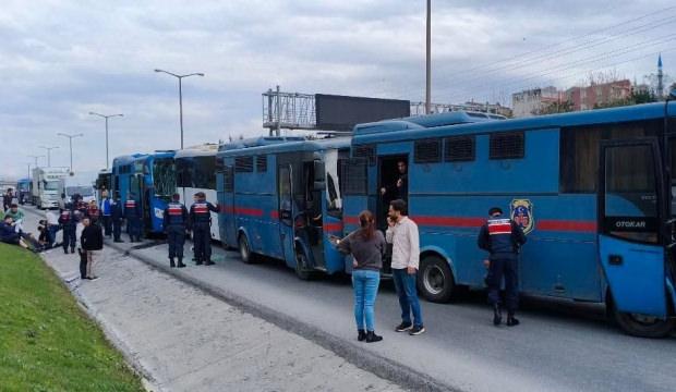 Bağcılar'da 4 cezaevi sevk aracı kaza yaptı: 6'sı jandarma 17 kişi yaralandı
