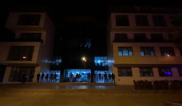 CHP'li Marmaris Belediyesi'ne gece yarısı operasyon! 3 kişi g&ouml;zaltına alındı