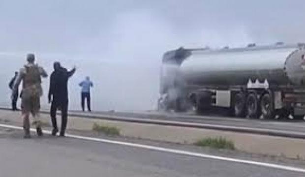 Cizre'de seyir halindeki akaryakıt tankeri alev aldı