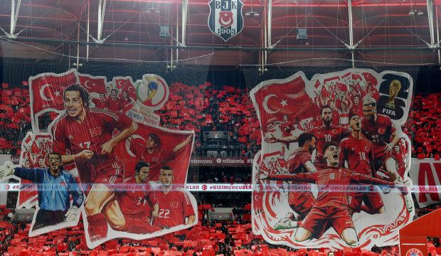 Dolmabah&ccedil;e'de g&ouml;rsel ş&ouml;len! 'Ge&ccedil;mişten geleceğe hedef D&uuml;nya Kupası'