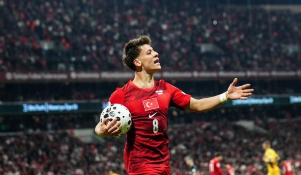 İngiliz devi hocasını değiştiriyor! Takımın başına ge&ccedil;meden Arda G&uuml;ler'i istedi