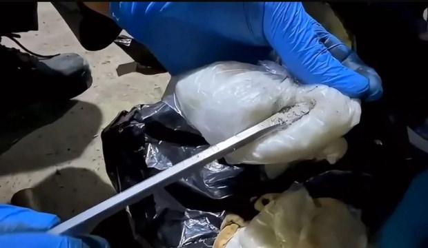 Mutfak t&uuml;p&uuml;ne zulalanmış 8 kilo 300 gram metamfetamin ele ge&ccedil;irildi