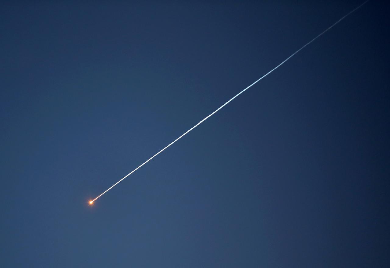 Yemen'den fırlatılan füze, İsrail semalarında böyle görüntülendi.