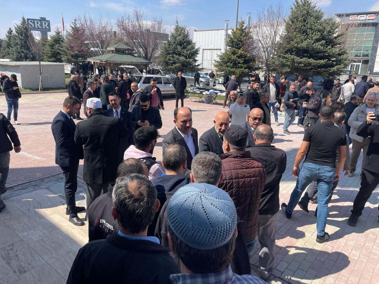 Konya Büyükşehir Belediye Başkanı Uğur İbrahim Altay ve vatandaşlar.