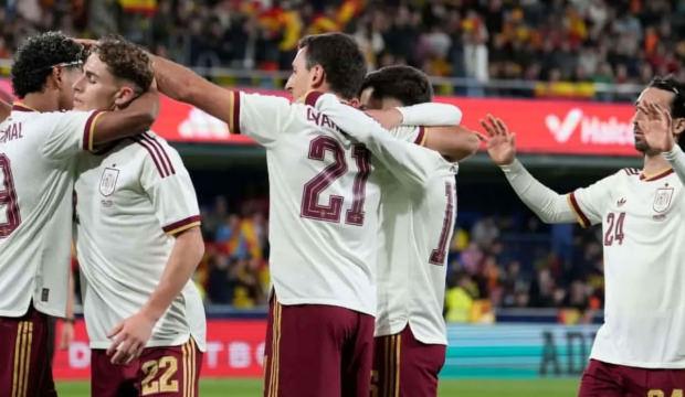 Sırbistan'a İspanyol darbesi! G&uuml;le oynaya yendiler