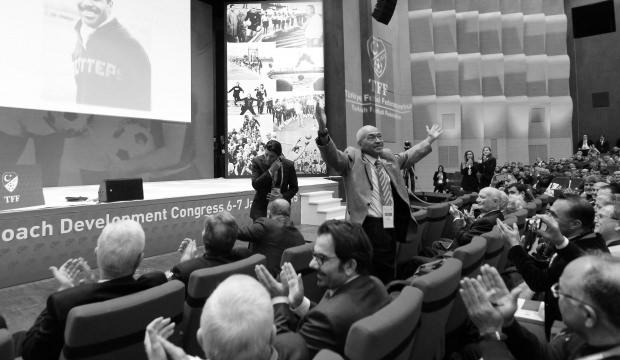 T&uuml;rk futbolunun efsane ismi hayatını kaybetti