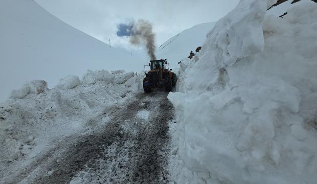 T&uuml;rkiye'de kar rekoru: Kar kalınlığı 4 metreye yaklaştı