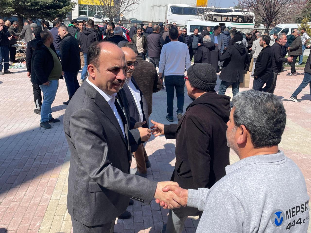 Başkan Altay, 3. Organize Sanayi Camii’nde Cuma namazı sonrası esnaflarla buluştu.