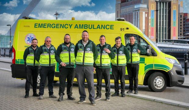 Yahudilerin 15 &uuml;lkede ambulansları ve polisleri var: Sorgulayan işini kaybediyor