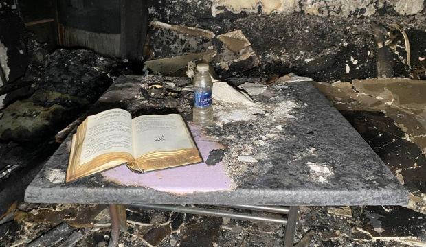 Yanan gecekonduda Kur'an-ı Kerim ve zemzem suyu zarar g&ouml;rmedi