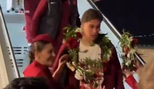 24 yıllık hasreti bitiren ''Bizim &Ccedil;ocuklar'' &ccedil;i&ccedil;eklerle karşılandı